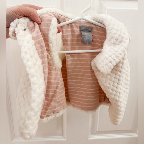 Tahari Baby Girl Plush Fuzzy Collared Vest White sz 6-9 Months - Picture 2 of 4